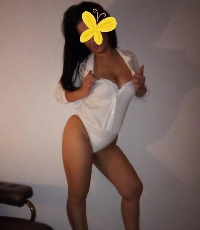 Hi Gentlemans LARRA MILF sensual massage 4u! - Burton upon Trent escort - Seductive Seekers