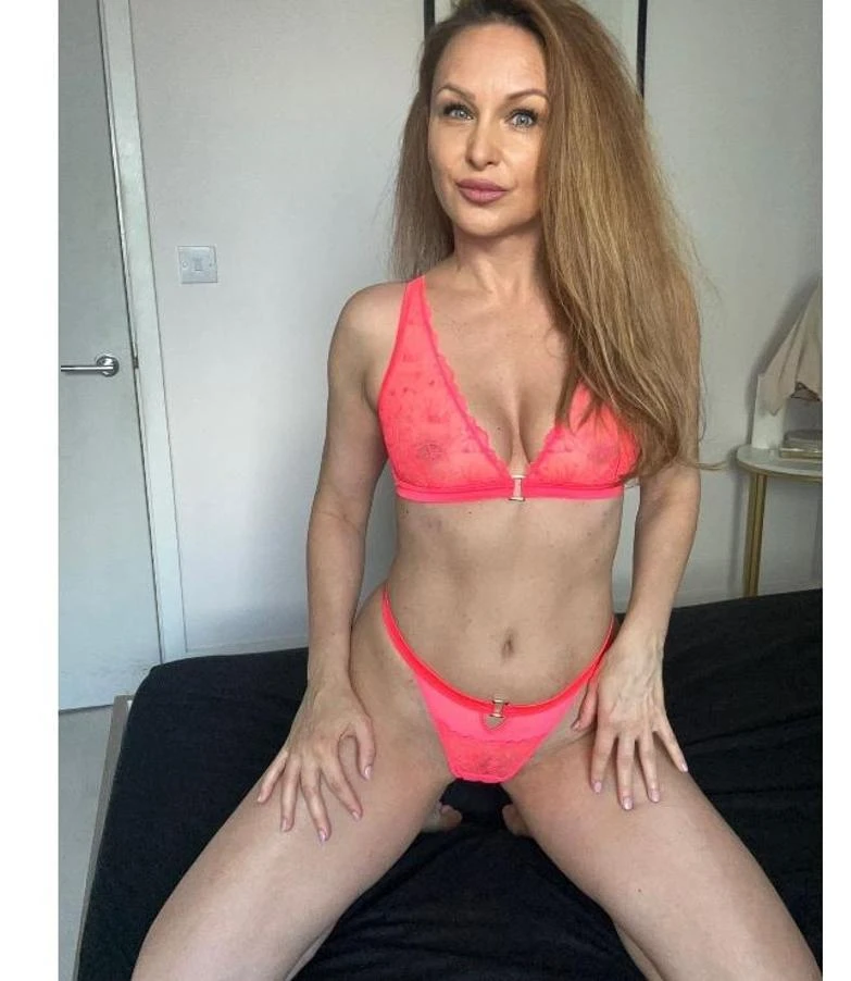 Cindy Hot Sensual Massage at Canary Wharf - Barking escort - Seductive Seekers