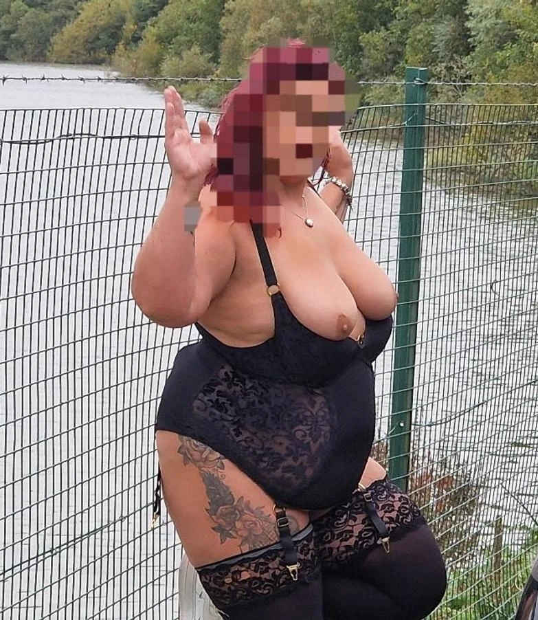 🩷 Married, Busty, Milf 🩷 - Chippenham escort - Seductive Seekers