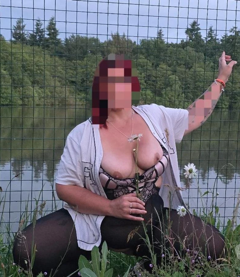 🩷 Married, Busty, Milf 🩷 - Chippenham escort - Seductive Seekers