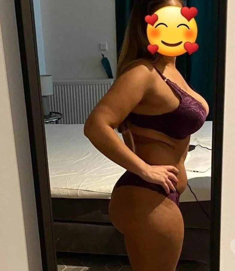 Sexy Latina Alicia - Dunstable escort - Seductive Seekers