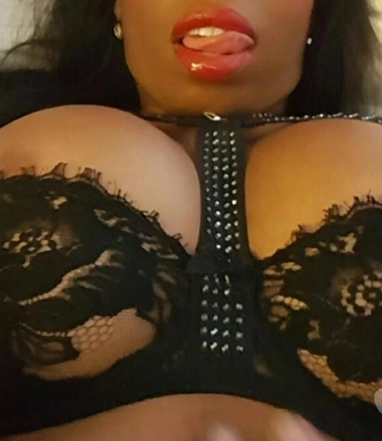 Allure Noir Elegant Busty Mature - Ruislip escort - Seductive Seekers