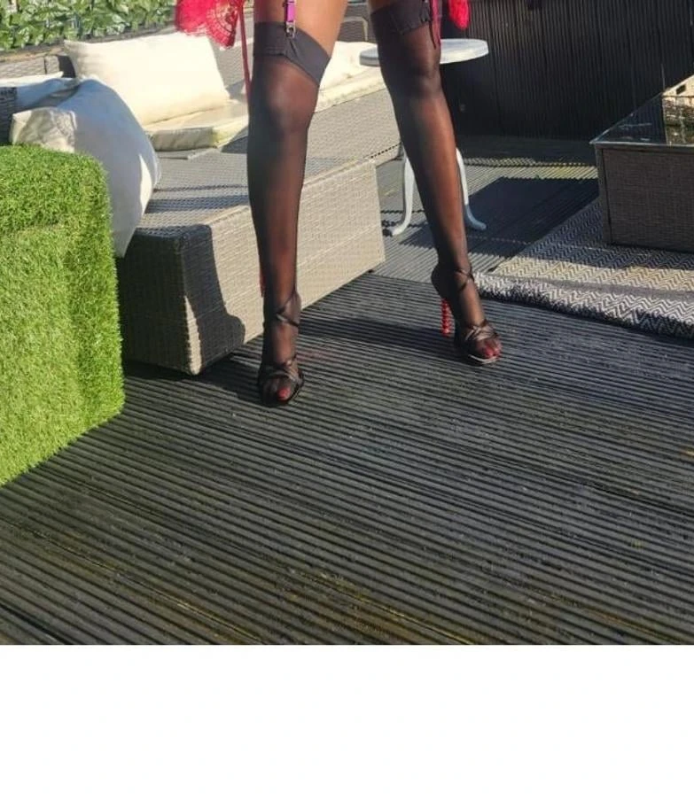 Allure Noir Elegant Busty Mature - Ruislip escort - Seductive Seekers