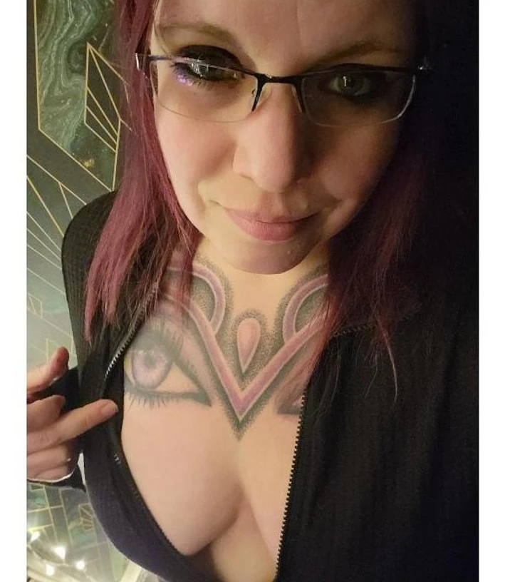 English, Cheeky Thicc Bisexual Milf Rotherham Town Centre profile picture - Rotherham escort - Seductive Seekers